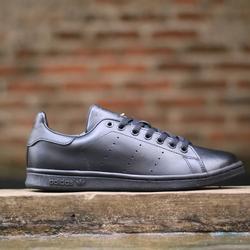 stan smith with black logo