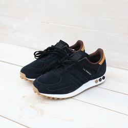 la trainer total black