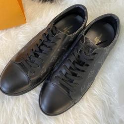Louis Vuitton Sneakers Surabaya