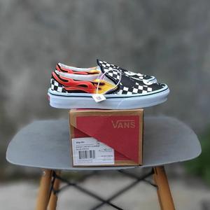 harga sepatu vans disney
