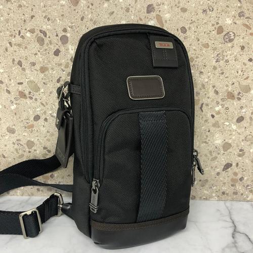 tumi fife slim sling bolsa
