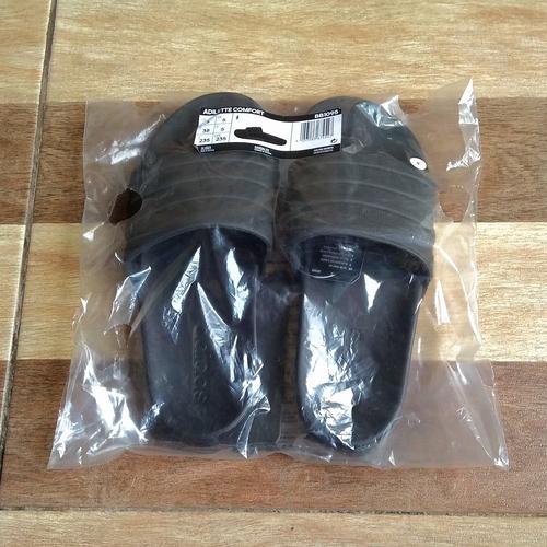 Foto Produk Sandal Adidas Adilette Comfort Slides Original Sendal Slide BB1095 - 37 dari Metro Master