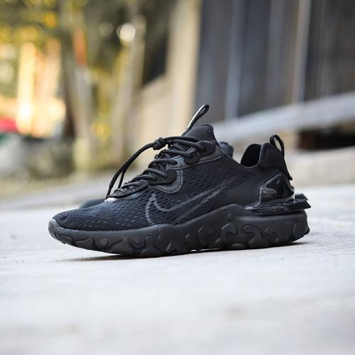 Nike react vision triple black Mirror 