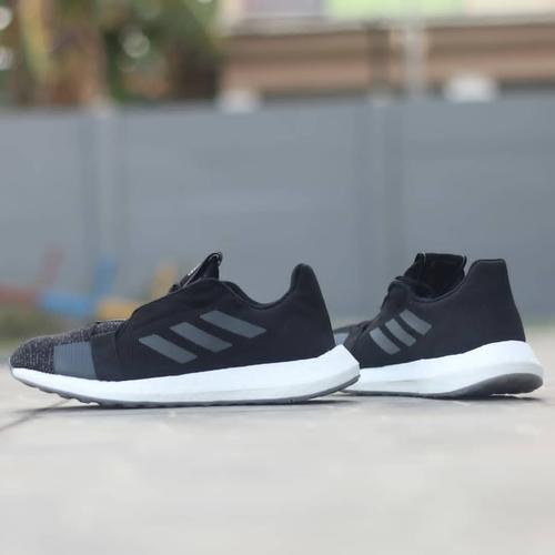 Jual ADIDAS SENSE BOOST BLACK WHITE 