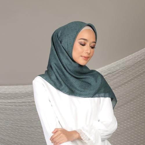 Foto Produk Hijab Wanita Plain Scarf Voal Diario x Nagita Slavina - Wind Blown dari diario
