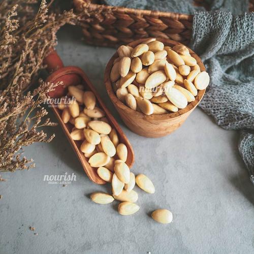 Foto Produk Almonds Blanched Whole (almond tanpa kulit) 250 gr dari Nourish Indonesia