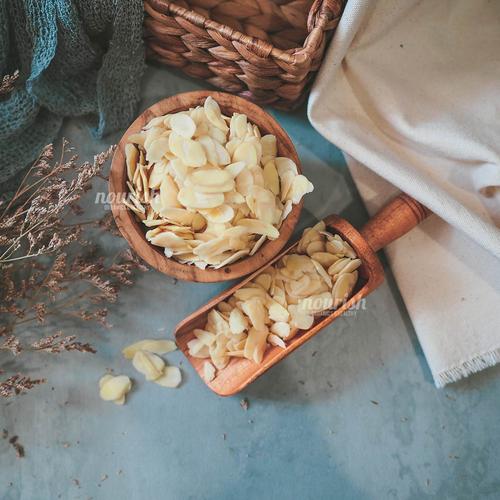 Foto Produk Almonds Blanched Slices (1kg) dari Nourish Indonesia