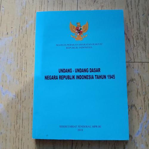 Foto Produk Undang Undang Dasar Negara Republik Indonesia Tahun 1945 dari Zola book's