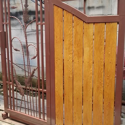 Jual pagar rumah minimalis kombinasi besi tempa dan woodplank - Kab