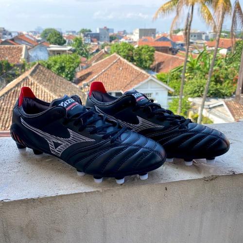 Foto Produk Sepatu Bola Mizuno Morelia Neo 3 Black Red FG dari indosportshoes