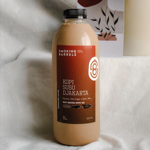Foto Produk Kopi Susu Djakarta (Signature Coffee) - Es Kopi Susu 1 liter - Less Sugar dari Smoking Barrels Coffee
