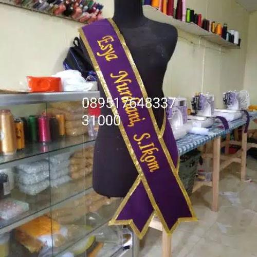 Foto Produk SELEMPANG WISUDA BORDIR KAIN BLUDRU - Hitam dari rumah jahit dan bordir