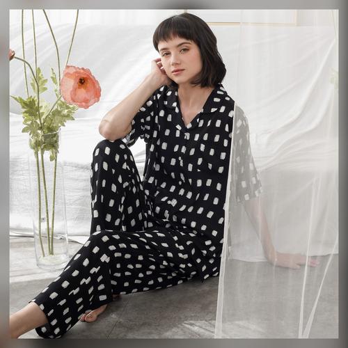 Foto Produk Alice Set in Calm Black - Sleepwear / Piyama Baju Tidur Rayon by RAHA dari Raha Sleepwear