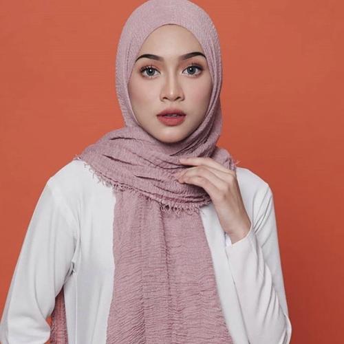 gaya hijab pashmina crinkle