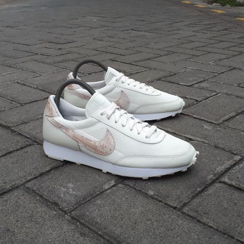 nike daybreak cream