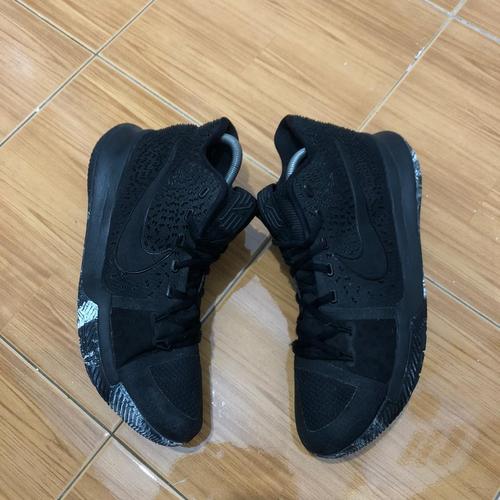 triple black kyrie
