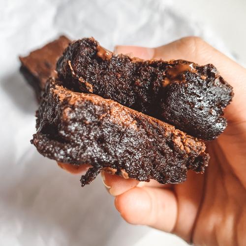 Foto Produk Brownie STREAK - Fudgy Chocolate Brownies - 18 x 10 cm dari The doe