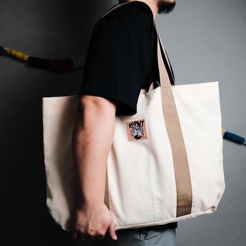 Foto Produk Oversize Tote bag "Raw Feels" dari THERDPNT