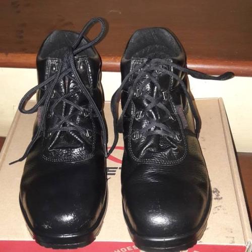 safety boots size 12