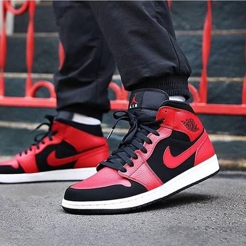 air jordan 1 mid reverse bred