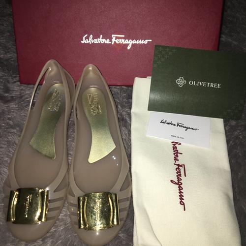 harga salvatore ferragamo jelly shoes