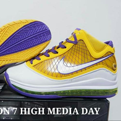 SEPATU NIKE LEBRON 7 HIGH MEDIA DAY 