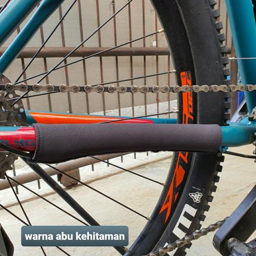Foto Produk Pelindung rantai sepeda - chain protector - pelindung frame sepeda - Hitam dari Uwo Sports
