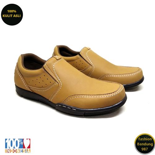 Foto Produk Sepatu kasual pria kulit asli model slip on premium KZ 01 - Tan, 39 dari Fashion Bandung 987
