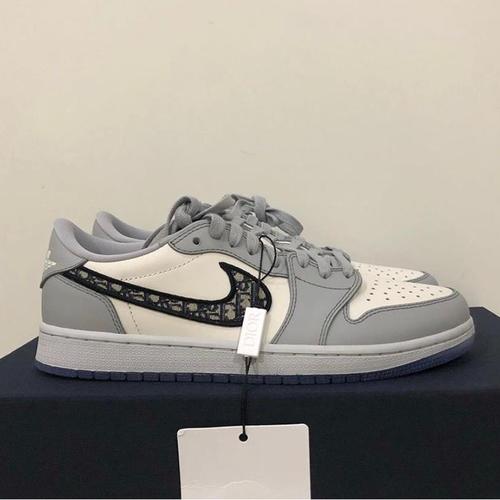 dior air jordan low size 42 (135 juta) di Vogue Couture Fabulous Tokopedia
