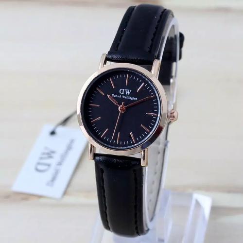 Foto Produk Jam Tangan Wanita Tali kulit D_W Cocok dipakai siapapun - Hitam dari RinRin Collection1
