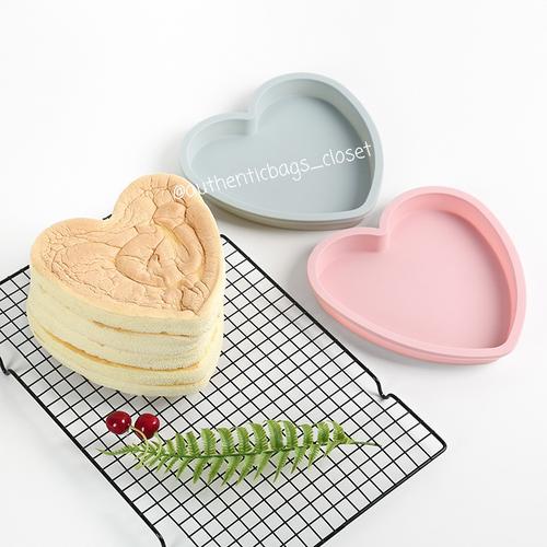 Foto Produk Loyang/ cetakan kue silikon motif heart 8inch - Merah Muda dari Authenticbags_closet