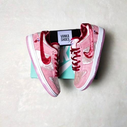 Jual NIKE SB DUNK LOW X STRANGERLOVE VELVET PINK - Kota Tangerang Selatan -  VANKASHOES_ | Tokopedia