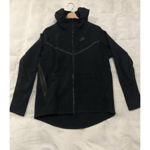black jacket zip up