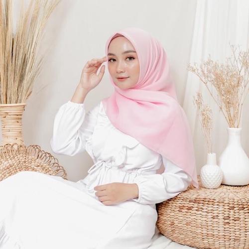 Foto Produk Yeppo Square Hijab Part 6 - Baby Pink dari sheenofficial