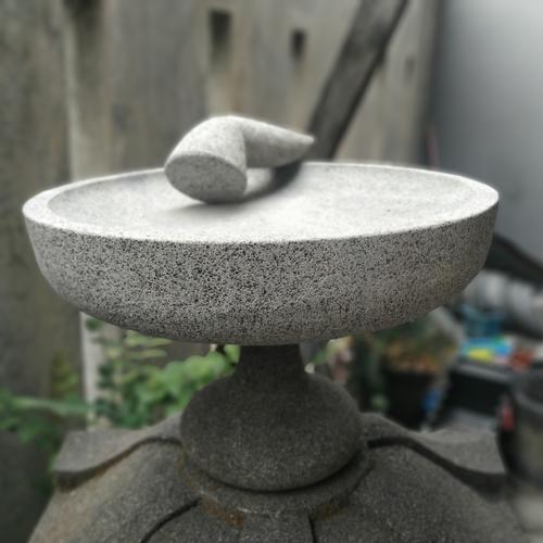 Gambar Cobek Batu Kali Pori AYAM GEPREK 30cm TEBAL 6cm Bulat + Ulekan dari MunTHuCom Kab. Sleman Tokopedia