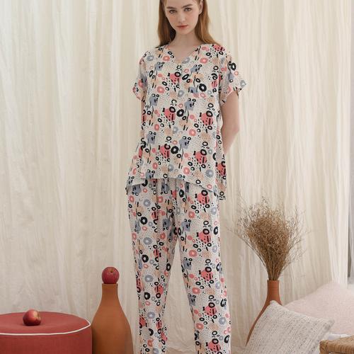 Foto Produk Arabella set in White Abstract - Sleepwear / Piyama Baju Tidur Rayon dari Raha Sleepwear