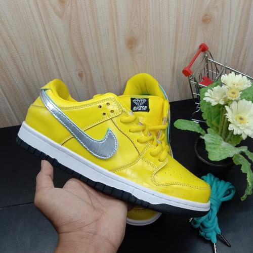 Jual Sepatu Nike Diamond Supply Co. X Dunk Low Pro SB Canary Diamond -  Jakarta Selatan - CENG SNEAKERS | Tokopedia