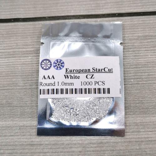 Foto Produk Cubic Zirconia Round White 1000 Butir Grade AAA - 1MM dari Poetra Gems Stone
