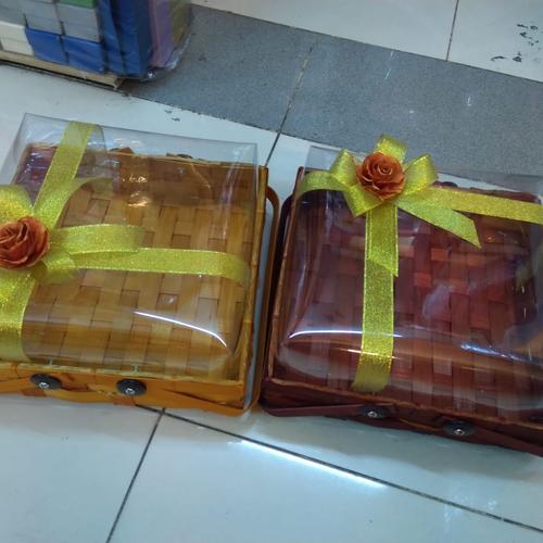 Foto Produk keranjang hantaran 30x30 - Cokelat dari bumi jaya keranjang