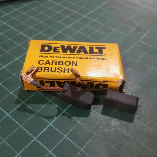Carbon Brushes For DeWalt DWE 4205, DWE 4206, DWE 4207 – 6.5x12x16mm (2147) – ULFATEC