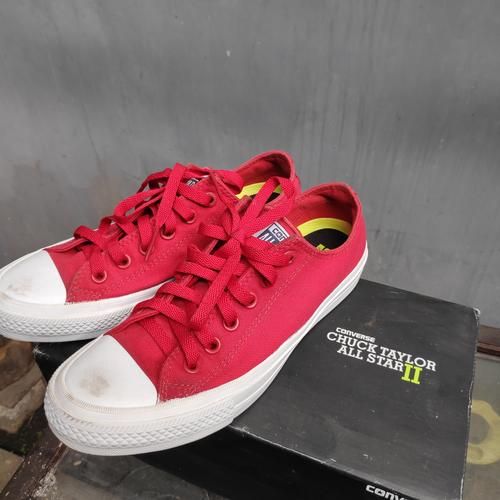 chuck taylor ii red