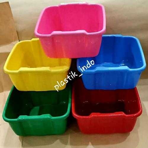 Foto Produk Baskom Segi Plastik 9 Liter | Baskom Kotak Warna Warni - Campur dari plastik_indo