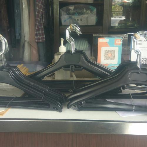 Foto Produk Gantungan Baju Hanger Baju Murah Plastik 12pc Pria Wanita Grosir dari sumbercahaya_fatimah