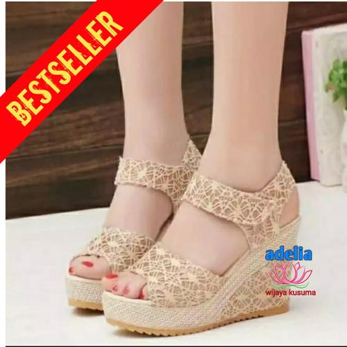 Sandal wedges wanita model brukat cocok 