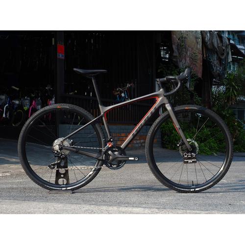 Sepeda Gravel Giant Revolt Advanced 