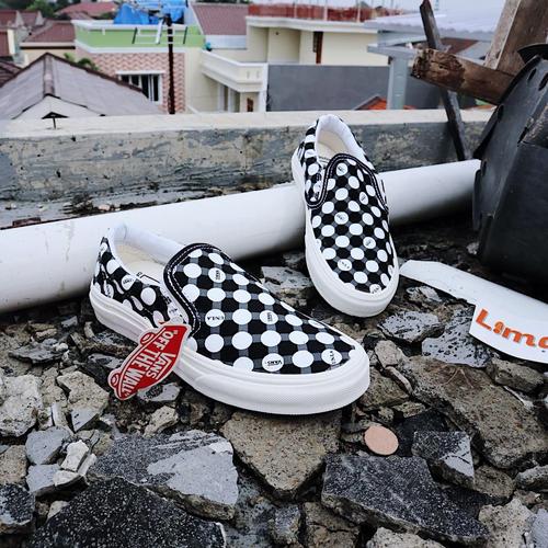 vans with dots