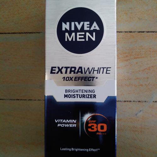 extra white dark spot minimizer moisturiser