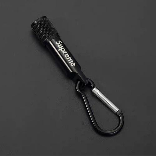 Foto Produk SUPREME mini senter Gantungan kunci fashion style - Hitam dari tokot 88