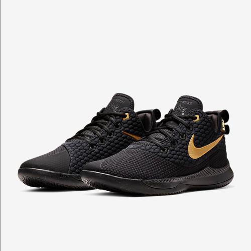 SEPATU BASKET NIKE LEBRON WITNESS III 