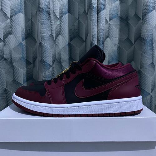 Jual AIR JORDAN 1 LOW SE BURGUNDY 